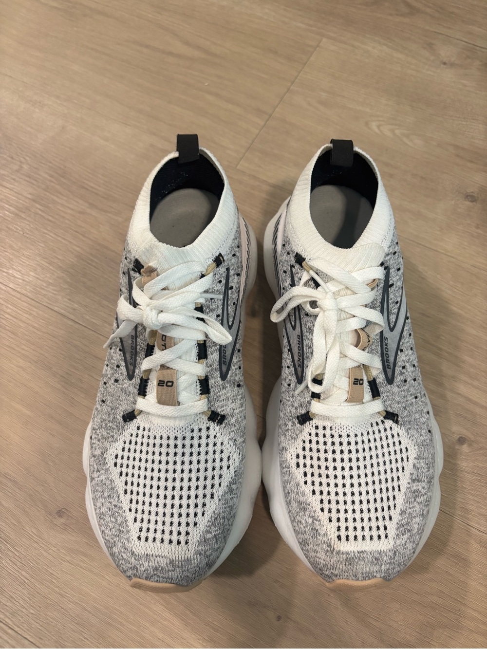 Brooks White and Gray Women’s Athletic Running Shoes - Picture 4 of 4